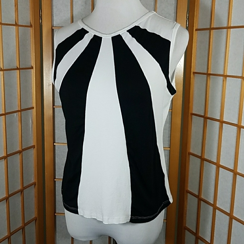 Vol. 1 bold black and white print muscle shirt